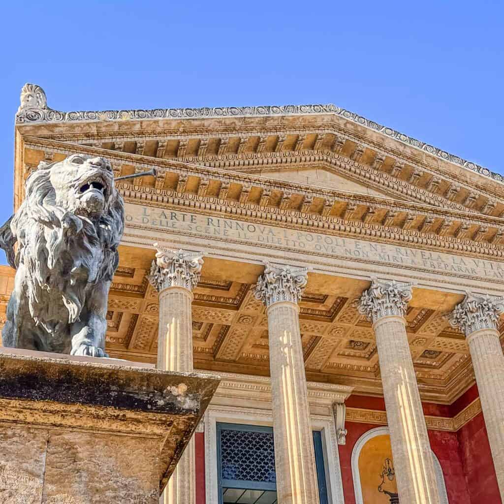 lion stature Teatre Massimo Palermo