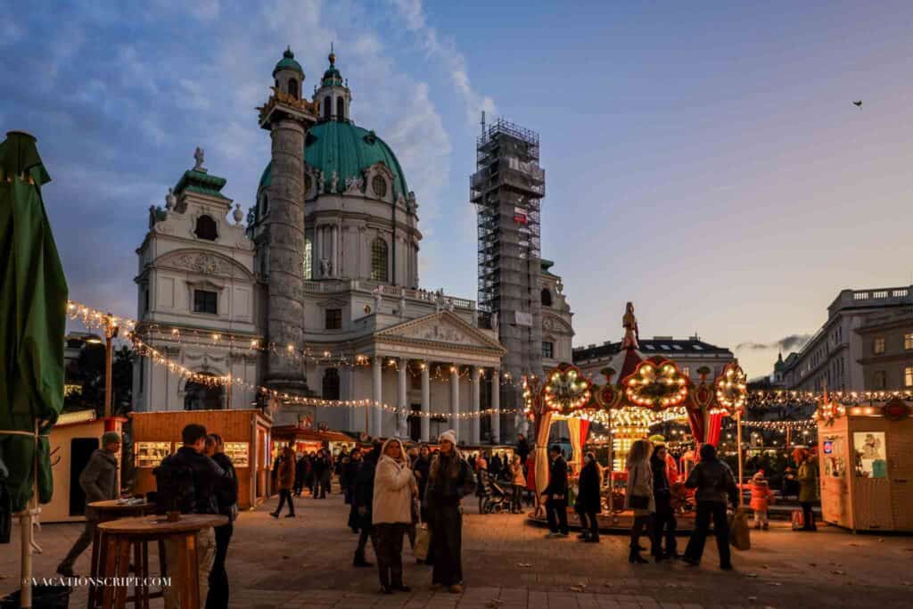 Art Advent Market by the Karlskirche
