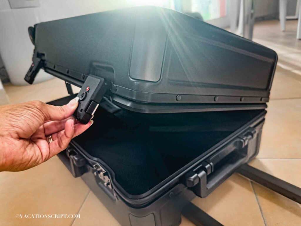 unboxing the Hegent Carry-On Luggage 20" from LEVEL8
